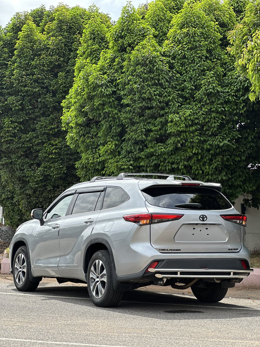 yourcarguy_auto's tweet photo. 2023 Toyota Highlander XLE 
GHS 580,000
2.4L Turbocharged 4 Cyl engine 
3 Row Seats (7 seater) 
 
#YourCarGuy 🚗🕺🏾 https://t.co/mMsZ3iGPvH