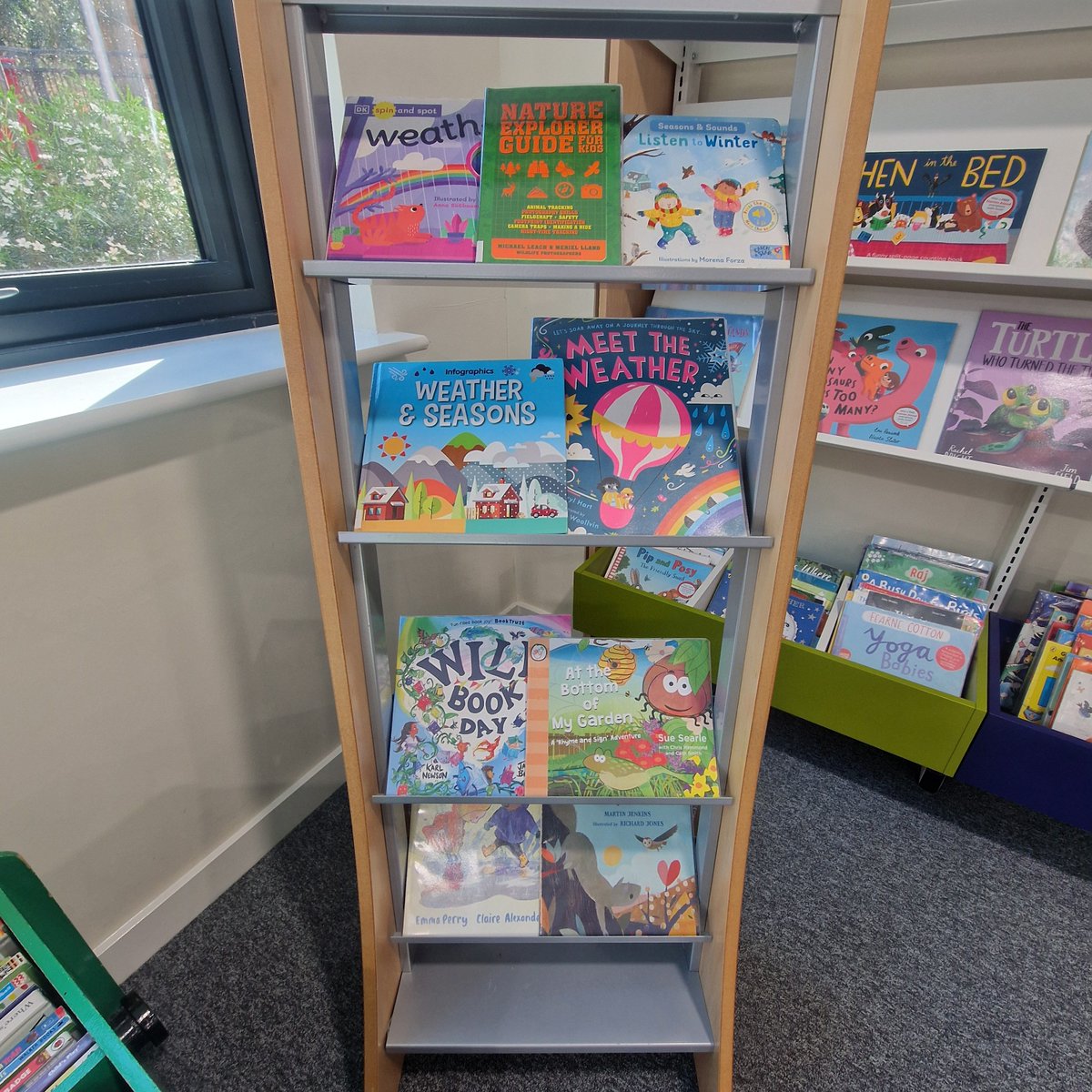 KnebCommLibrary's tweet photo. As the weather &amp; season is changing pop into Knebworth Community Library to check out our displays of books all about getting outside to enjoy the weather &amp; season.

#KnebworthCommunityLibrary #Locallibrary 
#displayatthelibrary #booksatthelibrary https://t.co/c1buXyobW7
