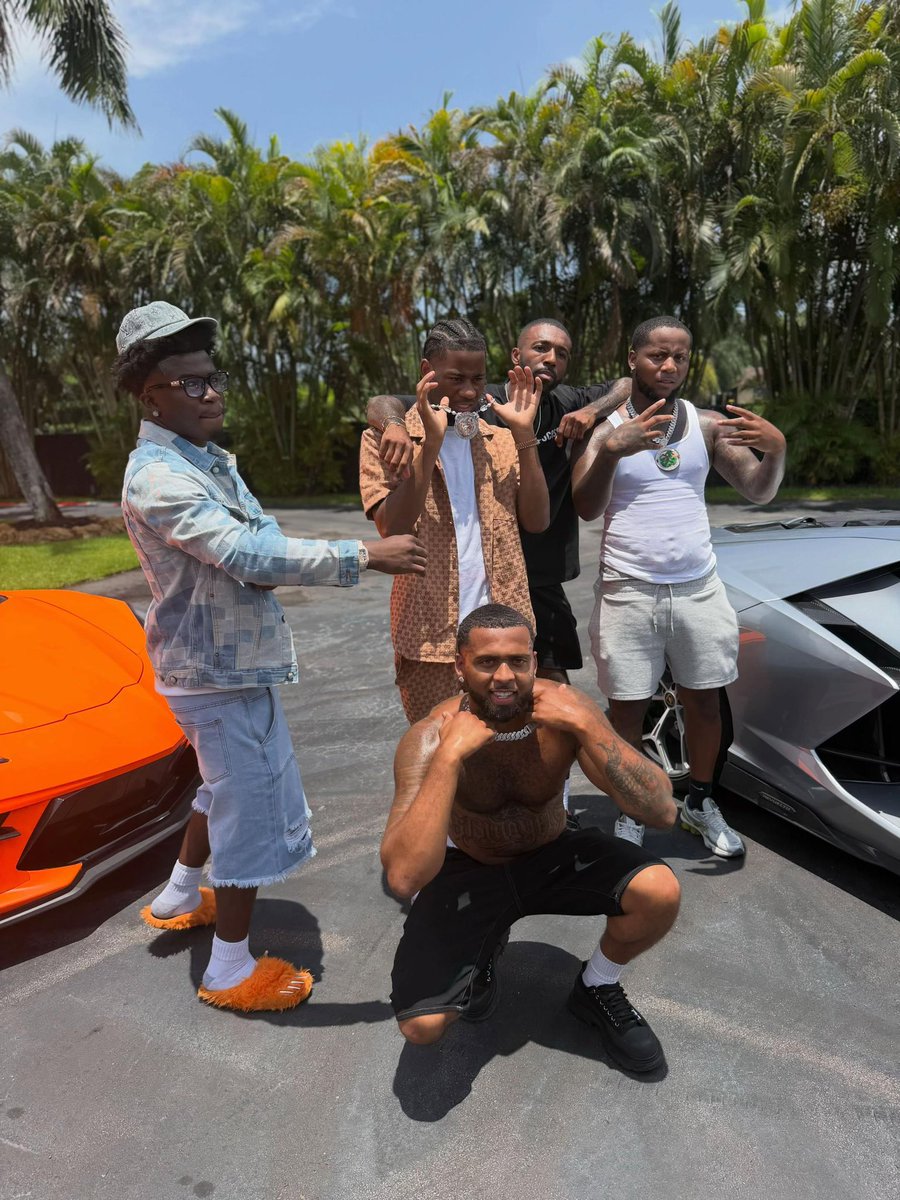 kjmclauriin3's tweet photo. the biggest ball players on the court  it was a pleasure getting a tour of your estate !!!#forex #daytrading #fyp https://t.co/rtxTcAWPf6