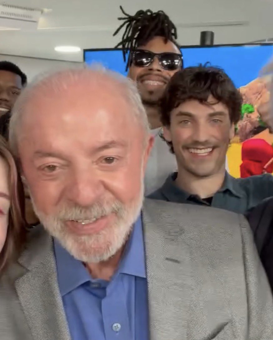 thisdracarys's tweet photo. o lindo do mount com o lula https://t.co/CbVQPL49c9
