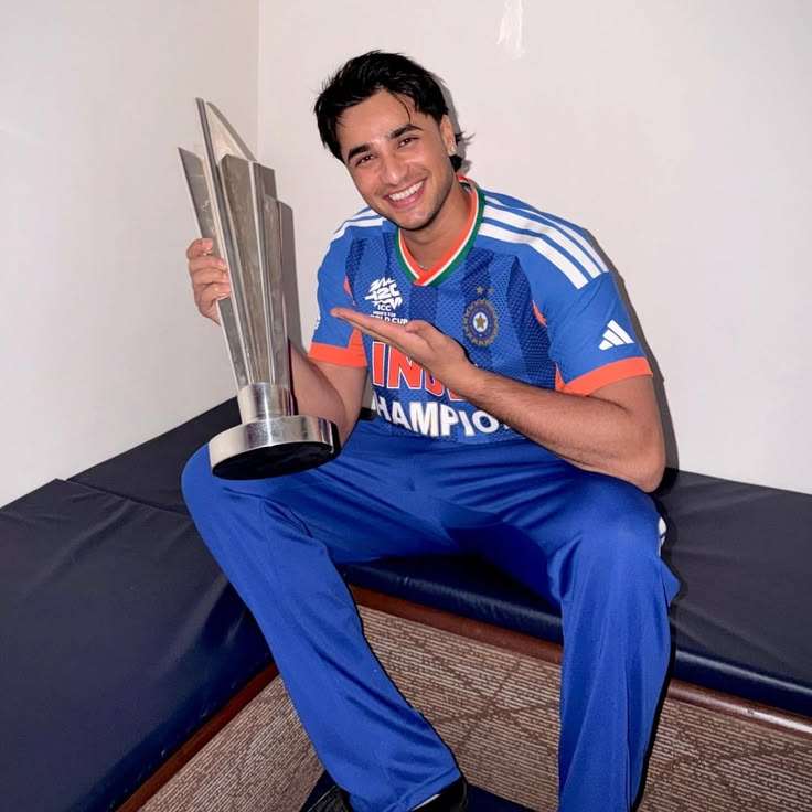 LAKSHAYMAT90868's tweet photo. Abhishek 52 Runs 21 Balls at 247
Strike rate. https://t.co/vVcZK3NkQ3