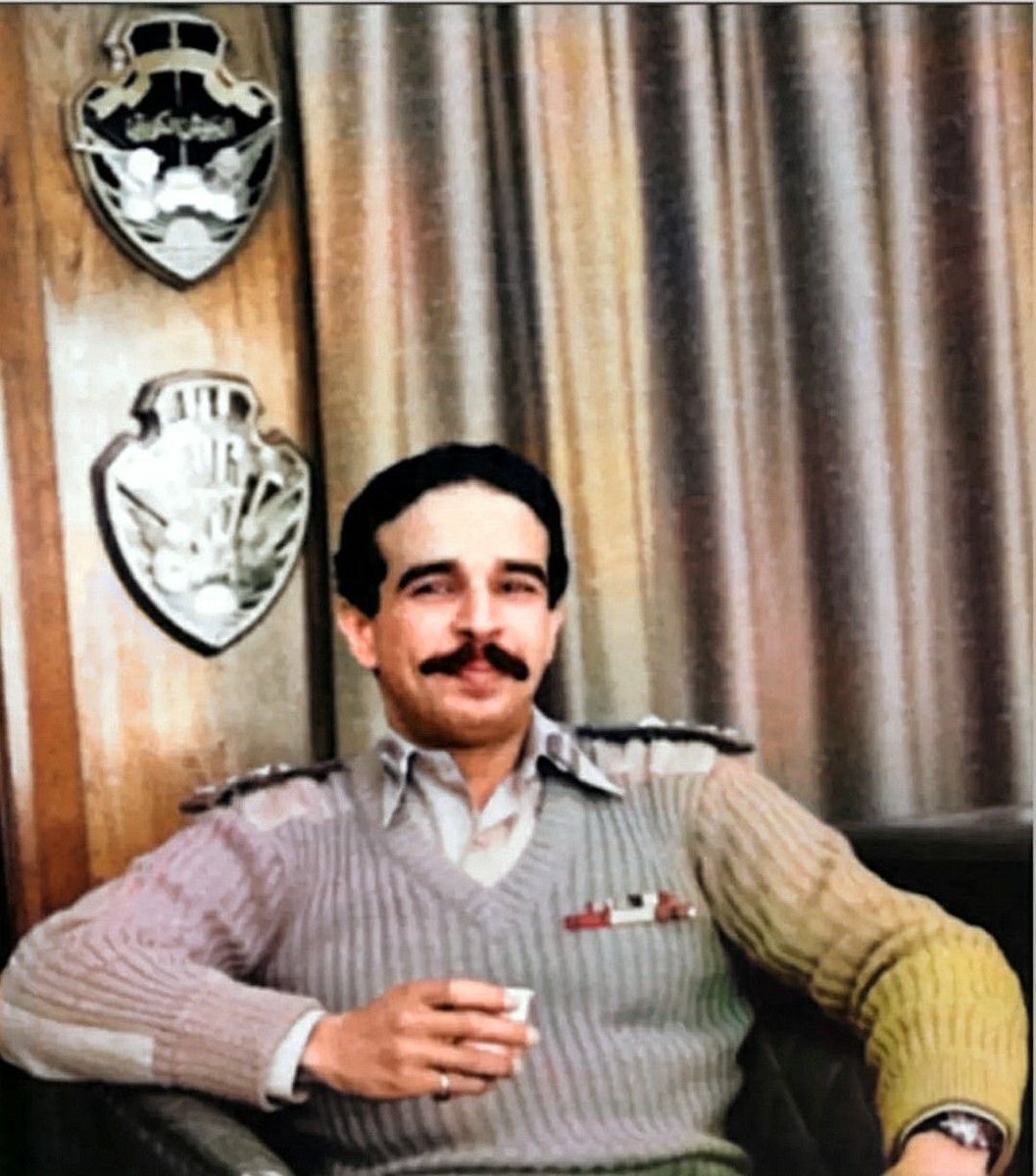 Ro77ra's tweet photo. يا حمد يا زين الشباب وهيبته يا فارسٍ بالمجد عالي مقامه في طلّتك عزّ الوطن ومهابته وفي نظرتك تاريخ مجدٍ وسامه

يا ملكنا يا فخر جيلٍ وشبابه يا من غرس فينا الطموح والإراده شباب البحرين تعتزّ بإنجابه وتبني معك للمستقبل خير وقياده ويبقى حمد رمز الوطن والرياده 🇧🇭 https://t.co/OwmTKrScIm