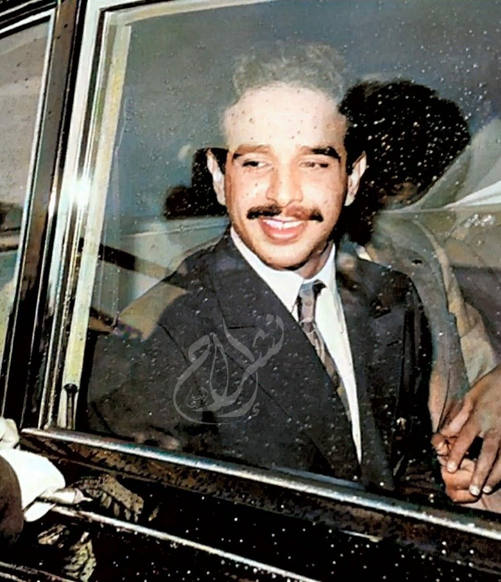 Ro77ra's tweet photo. يا حمد يا زين الشباب وهيبته يا فارسٍ بالمجد عالي مقامه في طلّتك عزّ الوطن ومهابته وفي نظرتك تاريخ مجدٍ وسامه

يا ملكنا يا فخر جيلٍ وشبابه يا من غرس فينا الطموح والإراده شباب البحرين تعتزّ بإنجابه وتبني معك للمستقبل خير وقياده ويبقى حمد رمز الوطن والرياده 🇧🇭 https://t.co/OwmTKrScIm