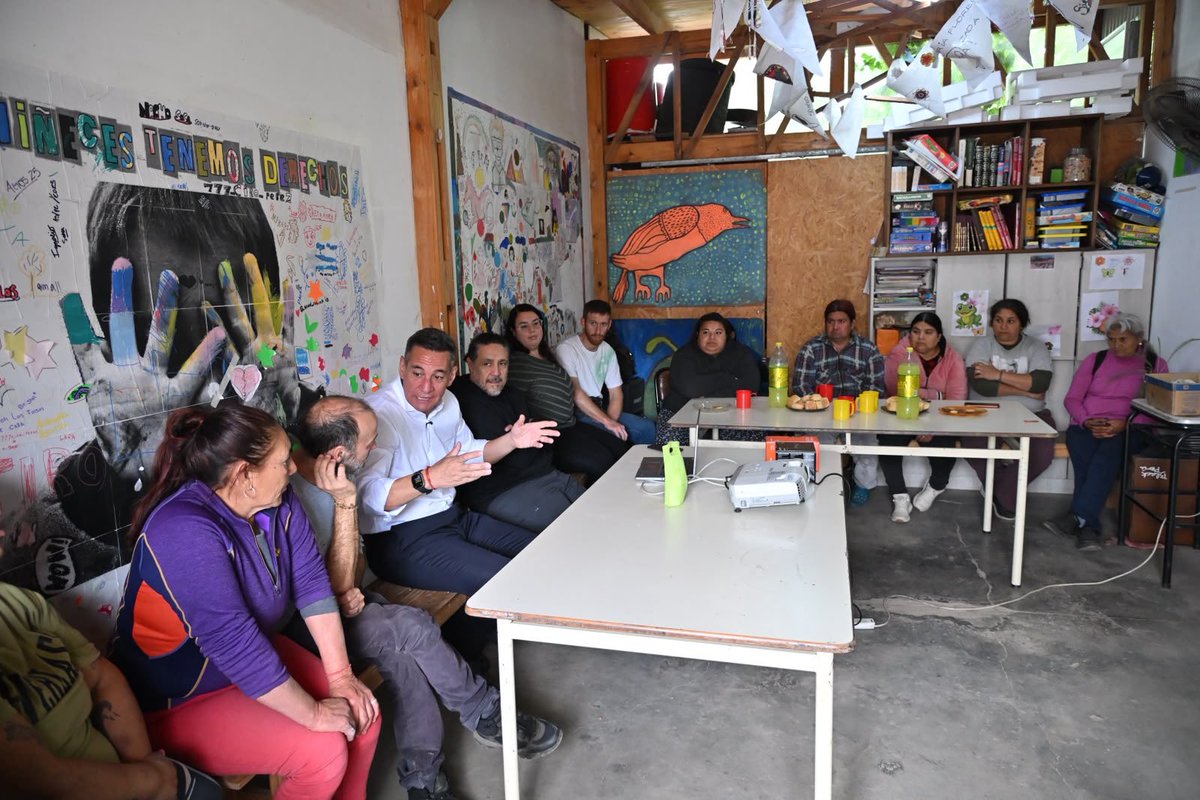 miguelsiciliano's tweet photo. CONOCIENDO “SALVA”, UNA LÍNEA COSMÉTICA DESDE LA ECONOMÍA SOLIDARIA

Cada vez que visito Fundación La Morera y la cooperativa Flor de Laburo me emociona ver tanto trabajo y tanta comunidad. Fruto de toda esa organización nació “Salva”, una marca de cosmética que utiliza especies nativas como la peperina. Hace un tiempo consiguieron la habilitación de ANMAT y hoy ya comercializan sus productos en distintos lugares. Felicitaciones por todo el proceso y por generar empleo e ingresos para distintas familias de la zona oeste de la ciudad. Muy agradecido por la invitación y sigamos avanzando juntos, porque entre todos hacemos una Córdoba mejor.

#HacerParaCrecer #Córdoba #EconomíaPopular #EconomíaSolidaria #Cosmética