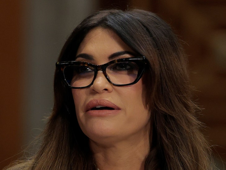 TMZ's tweet photo. 💳 Kimberly Guilfoyle told White House that AmEx scandal texts were A.I.-generated. https://t.co/MrH13L1vk8 https://t.co/PiBMqO4SLd