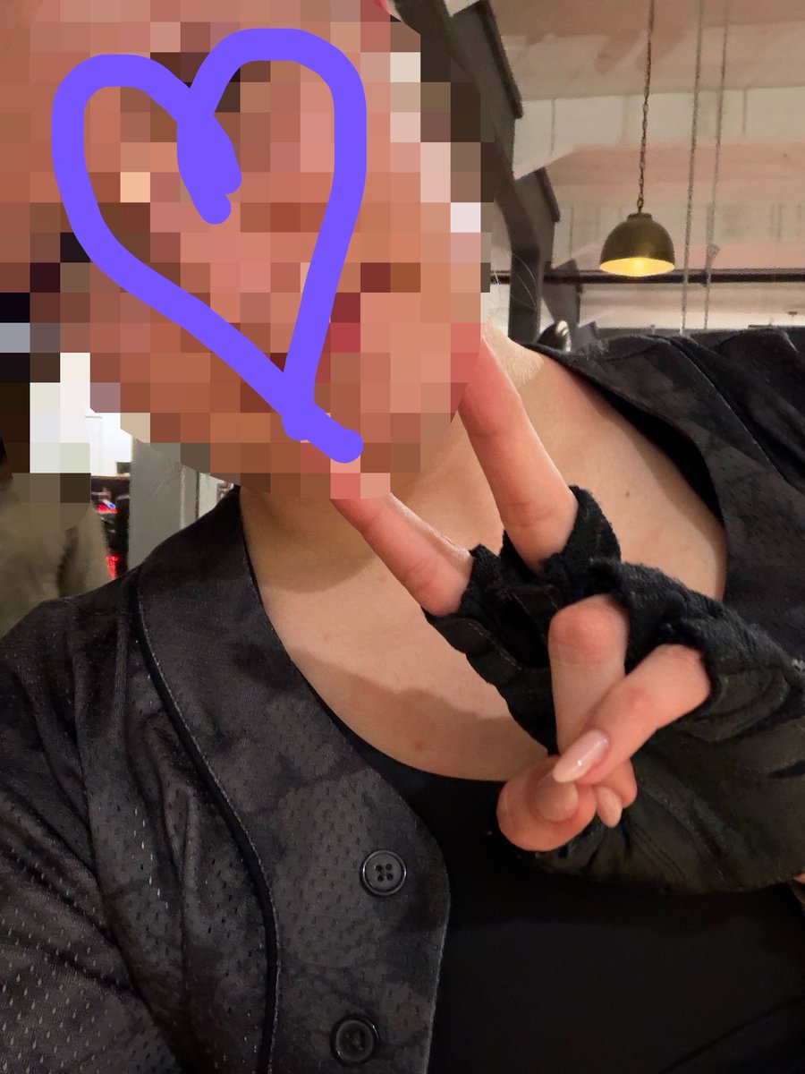 ly_tomorrow's tweet photo. Hello from the gym #PTWithNamjoon https://t.co/rd3ESX4SvB