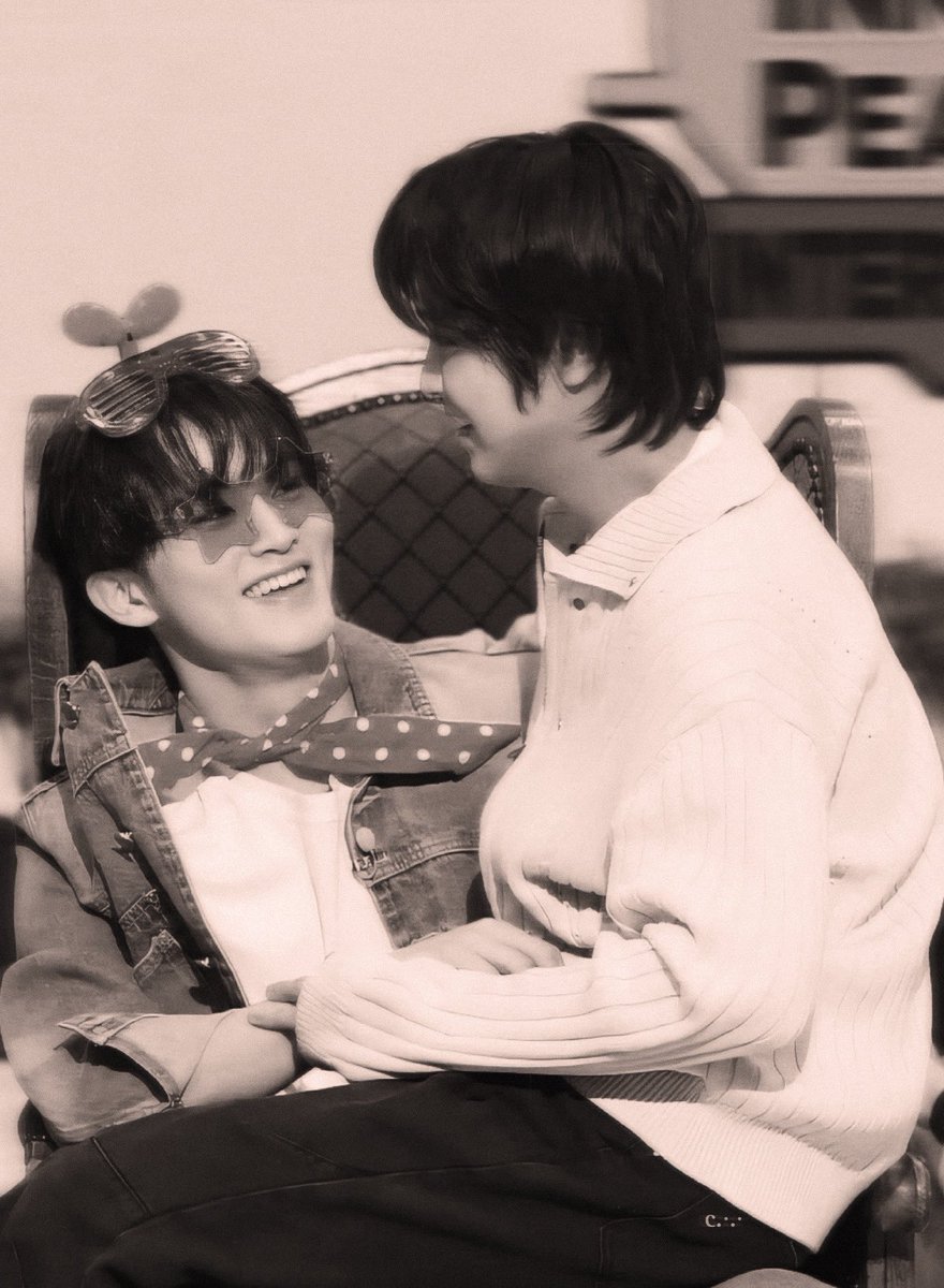 belovedmkhc's tweet photo. i love you so badly. https://t.co/fyek7yVtrK