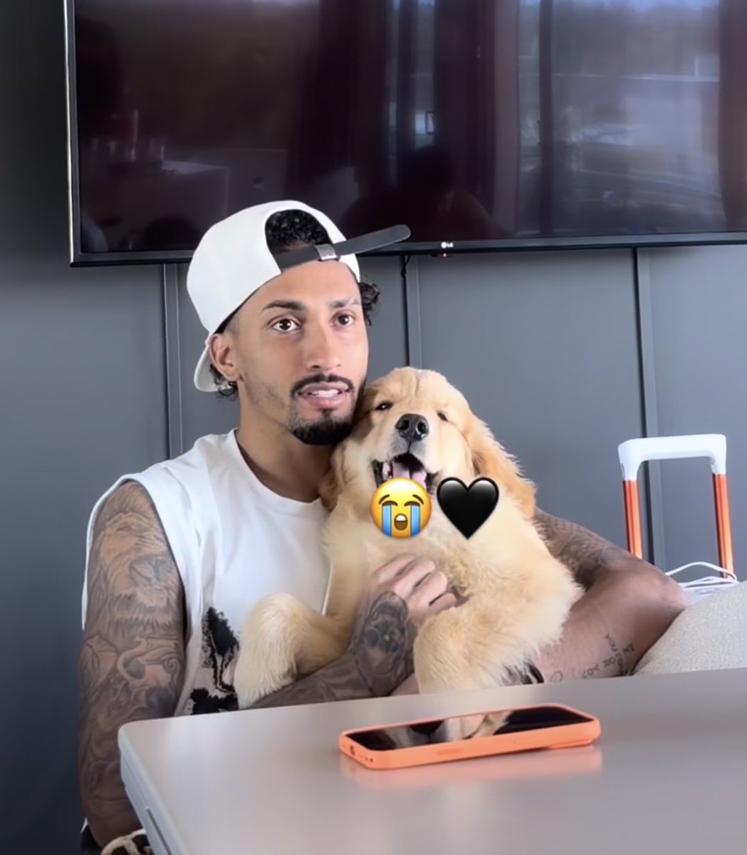 BarcaUniversal's tweet photo. Raphinha with his dog. 🐶 https://t.co/Ajj5JKKjio