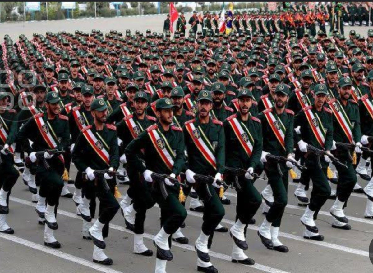 l38792539's tweet photo. حتى وقت قريب، كان جنود خامنئي يطيعون قائدهم، لكنهم منذ فترة باتوا ينتقمون "للأب"؛ فإلى جانب الله، يحظون بدعم خمسة وثمانين مليوناً وواحد من البشر... 

"هل ثمة من يتحدانا؟" https://t.co/CSiwnZlb2y
