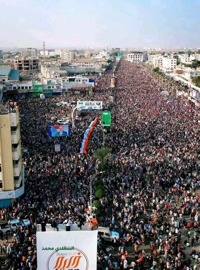 qph8u's tweet photo. ماذا صنع الرئيس عيدروس الزُبيدي ح��ى سخر الله له قلوب شعب الجنوب؟ 
ليس حبّ الشعوب كلمات تُقال، بل مواقف تُثبتها الأيام، وثباتٌ أمام التحديات، وإصرارٌ على التمسك بالهدف مهما اشتدت الصعاب. ولهذا سيبقى أبو القاسم حاضرًا في وجدان محبيه، ونجدد التفويض له بإرادة جنوبية حرة. https://t.co/Tazj9QOccv