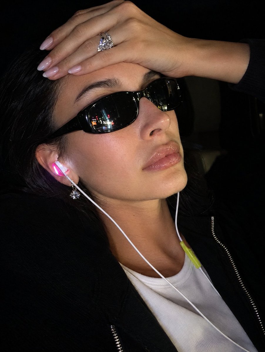 MuseCravecx's tweet photo. Hailey bieber https://t.co/XVLxs1GTCF