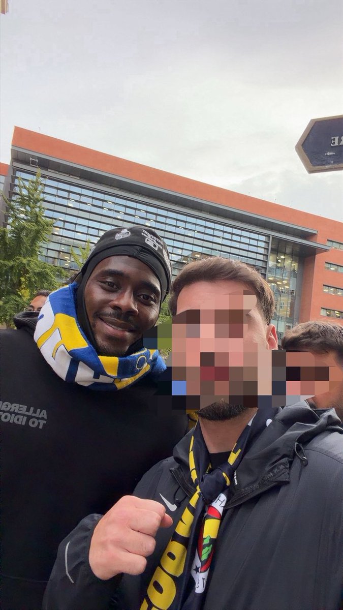HonoreDeBerke's tweet photo. 🚨Osayi Samuel taraftarlarımız ile birlikte maça gidiyor https://t.co/GNkUMCytB5
