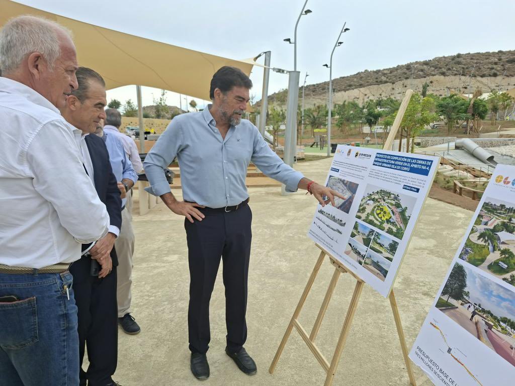 Ra_Mas's tweet photo. PARQUE DE LA TORRETA
La #Cronologíadeldesastre

Casi 4 años de retraso, 3 millones más de sobrecoste y el parque de La Torreta sigue sin inaugurarse y ya tiene árboles secos.

💸Febrero 2022: comienzan las obras.
💸Febrero 2023: deberían estar terminadas.
💸Finales 2023: rescisión del contrato.
💸Octubre 2025: adjudicación del nuevo contrato.
💸Marzo 2026: Barcala promete terminar en verano.
💸Octubre 2026: sigue sin inaugurarse y presenta numerosos árboles aparentemente secos.

El balance de la gestión de Barcala⤵️

🕒44 meses de retraso.

💸1,85 millones € de presupuesto inicial.

💸2,92 millones € más (+158 %).

💸Precio final: 4,77 millones €

Más retrasos, millones y menos zonas verdes. Esta es la gestión de Barcala.