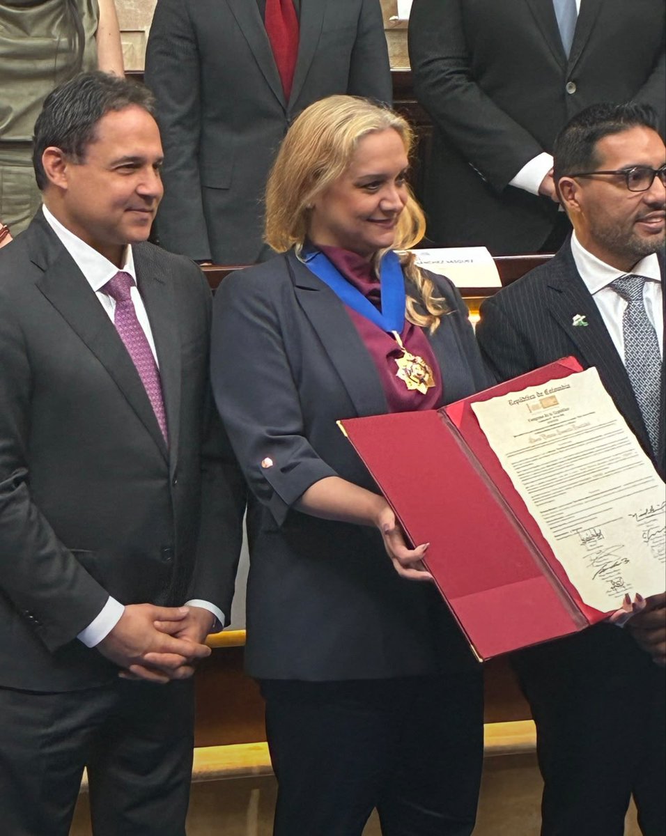 Tyche78Tyche's tweet photo. Es para ti mi amada Medellín❤️ https://t.co/FHuDgBAFnh