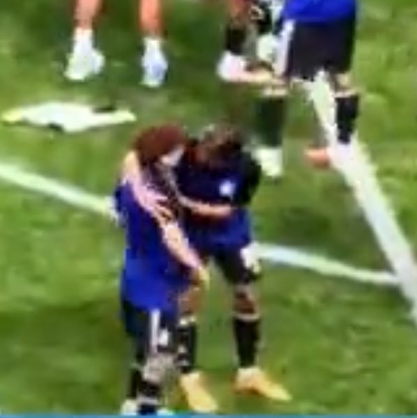 coloiloveshu's tweet photo. Nico: dale dame un beso dale, para celebrar.
Valen: no sali de aca, anda a darle un beso a jude qué tanto lo defendes al puto malo ese. https://t.co/B2R7CEaL23