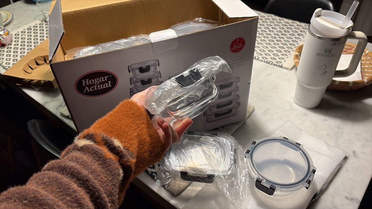 elguisodebagre's tweet photo. Me compré unos tupper de vidrio y la verdad que feliz con la compra, no les digo que es una regalazo para el día de la madre porque me van a tratar de machirulo. 
Pero como yo me siento la madre de muchos de ustedes me los auto regale. 

Encima están re baratos, aprovechen y tiren los de plástico a la bosta https://t.co/asPiOXVT7A
