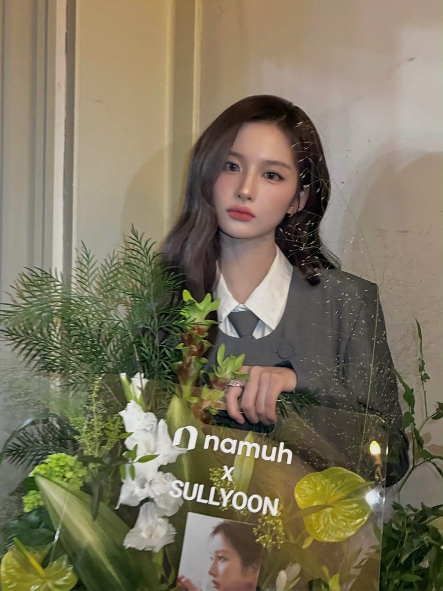 nmixxsy's tweet photo. 어우진짜꽃이보이지도않네 https://t.co/wLspbNdq41