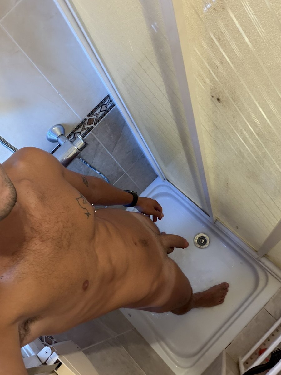 mmaaddboy99's tweet photo. Me acompañas a la ducha?☺️ https://t.co/Qv2jgC0mkX