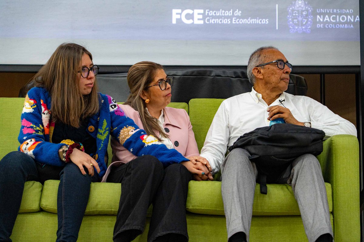 fceunal's tweet photo. ❤️ ¡Gracias profe Héctor por 28 años de enseñanzas y legado en la #FCE!

🥹 Hace unos meses vivimos un momento lleno de emoción y gratitud al acompañar al profesor Héctor William Cárdenas Mahecha, de la Escuela de Economía, en su última clase de Econometría antes de pensionarse. https://t.co/pNEWiuCHin