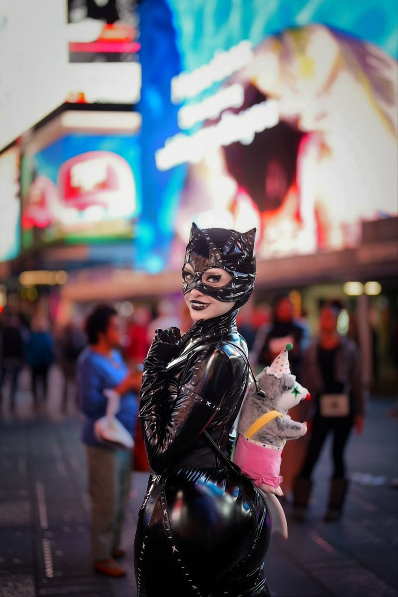 bellbobagg's tweet photo. Catwoman at NYCC 🖤🐾 https://t.co/JGHRoUAKml