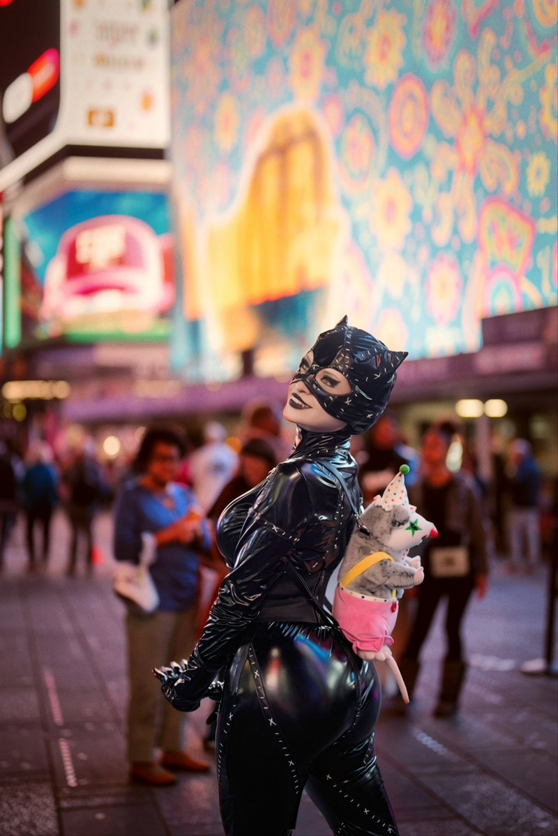 bellbobagg's tweet photo. Catwoman at NYCC 🖤🐾 https://t.co/JGHRoUAKml