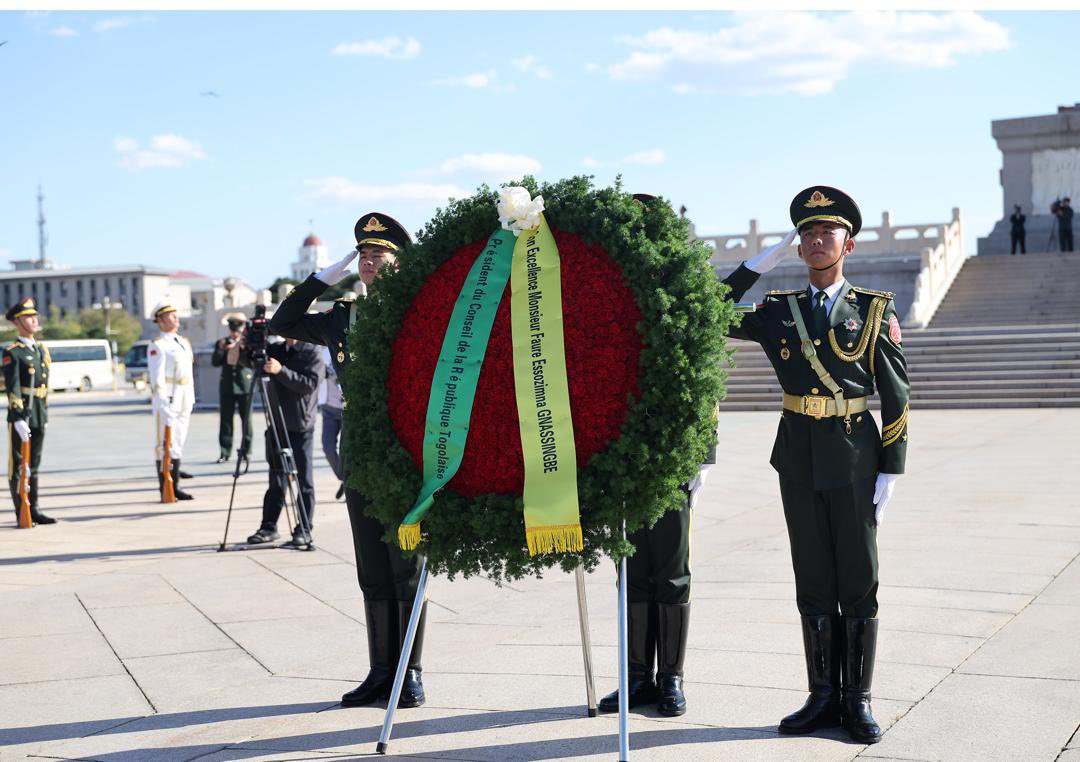 presidencecstg's tweet photo. Le Président du Conseil, Faure Essozimna Gnassingbé, a rendu hommage aux héros du peuple chinois, ce mardi 13 octobre 2026, à Pékin, une étape symbolique de sa visite officielle en Chine.

Sur la place Tian’anmen, haut lieu de l’histoire nationale chinoise, le Président Faure Gnassingbé a procédé à un dépôt de gerbe au Monument des Héros du Peuple, avant de se recueillir en mémoire de ceux qui se sont sacrifiés pour l’indépendance, la souveraineté et le développement de la Chine.

https://t.co/puhVklZAan