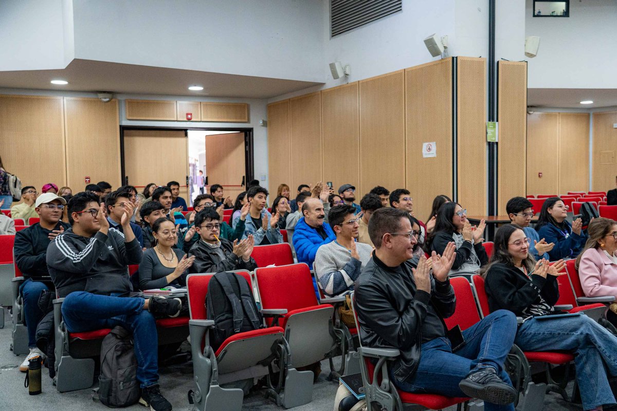 fceunal's tweet photo. @DRE_UNAL @dirsinab @BogotaUNAL @AnalisisUNAL @PrensaUNAL @DNEDUNAL 🫶🏽 Estudiantes, egresados, docentes, colegas y familiares se reunieron para rendir homenaje a quien durante 28 años ha dedicado su vida a la enseñanza y a la formación de generaciones de economistas. 
❤️ #OrgulloFCE https://t.co/S0ZeIqaoBA
