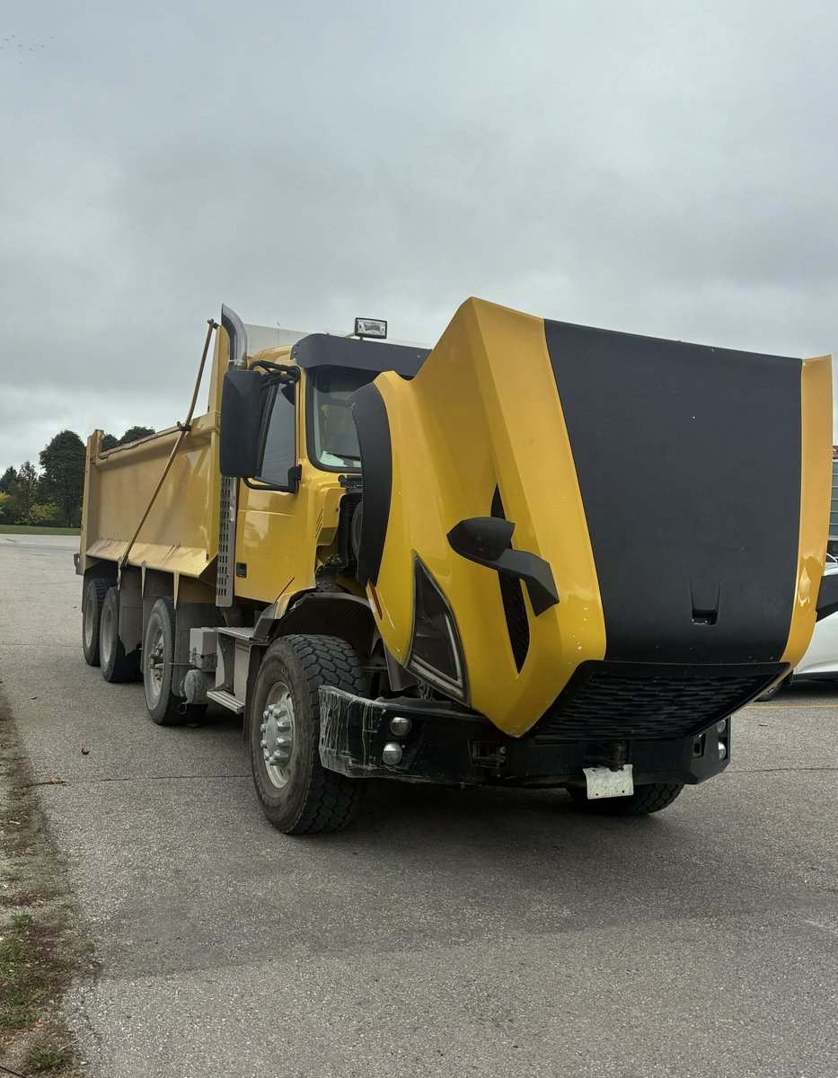 OPP_WR's tweet photo. #WellingtonOPP - 20 charges laid on the driver of this Commercial Motor Vehicle & business, who's actions demonstrated a blatant disregard for the safety of others on our roads.
-Driving while under suspension.
-Possess licence while prohibited.
-Possess more than one licence.
-Driver – fail to properly wear seatbelt.
-Fail to accurately complete daily inspection report.
-Drive vehicle or boat with cannabis readily available.
-Colour coating obscuring interior.
-Improper tires – commercial motor vehicle.
-No covering on load – commercial motor vehicle.
-Drive commercial motor vehicle with a major defect in it or in drawn vehicle.
-Improperly drive commercial motor vehicle with a minor defect in it or in drawn vehicle.
-Fail to ensure daily inspection is conducted properly.
-Fail to ensure performance standards are met.
-Permit operation of vehicle – fail to display inspection sticker or proof.
-Colour coating obscuring interior.
-Improper tires – commercial motor vehicle.
-No covering on load – commercial motor vehicle
-No name on commercial vehicle.
-Drive motor vehicle, no currently validated permit – commercial motor vehicle.
-Permit unlicensed person to drive commercial motor vehicle.
If you spot an unsafe motor vehicle - give us a call. @wellingtncounty #WROPP ^mrb
~
#WellingtonOPP - 20 chefs d’accusation ont été portés contre le conducteur de ce véhicule utilitaire et contre l’entreprise à laquelle il appartient, dont les agissements ont démontré un mépris flagrant pour la sécurité des autres usagers de la route.
- Conduite pendant une période de suspension du permis.
- Possession d’un permis alors que la conduite est interdite.
- Possession de plus d’un permis.
- Conducteur – non-port de la ceinture de sécurité.
- Défaut de remplir correctement le rapport d’inspection quotidienne.
- Conduite d’un véhicule ou d’un bateau avec du cannabis à portée de main.
- Revêtement coloré obscurcissant l’intérieur.
- Pneus non conformes – véhicule utilitaire.
- Absence de couverture du chargement – véhicule utilitaire.
- Conduite d’un véhicule utilitaire présentant un défaut majeur, soit sur le véhicule lui-même, soit sur le véhicule remorqué.
- Conduite imprudente d’un véhicule utilitaire présentant un défaut mineur, soit sur le véhicule lui-même, soit sur le véhicule remorqué.
- Défaut de s’assurer que l’inspection quotidienne est effectuée correctement.
- Ne pas s’assurer que les normes de performance sont respectées.
- Conduire un véhicule sans afficher la vignette d’inspection ou la preuve d’inspection.
- Revêtement coloré masquant l’intérieur.
- Pneus inadéquats – véhicule motorisé commercial.
- Cargaison non couverte – véhicule motorisé commercial.
- Absence de nom sur le véhicule commercial.
- Conduire un véhicule motorisé sans permis valide – véhicule motorisé commercial.
- Permettre à une personne sans permis de conduire un véhicule motorisé commercial.
Si vous repérez un véhicule motorisé dangereux, appelez-nous. @wellingtncounty #WROPP ^mrb