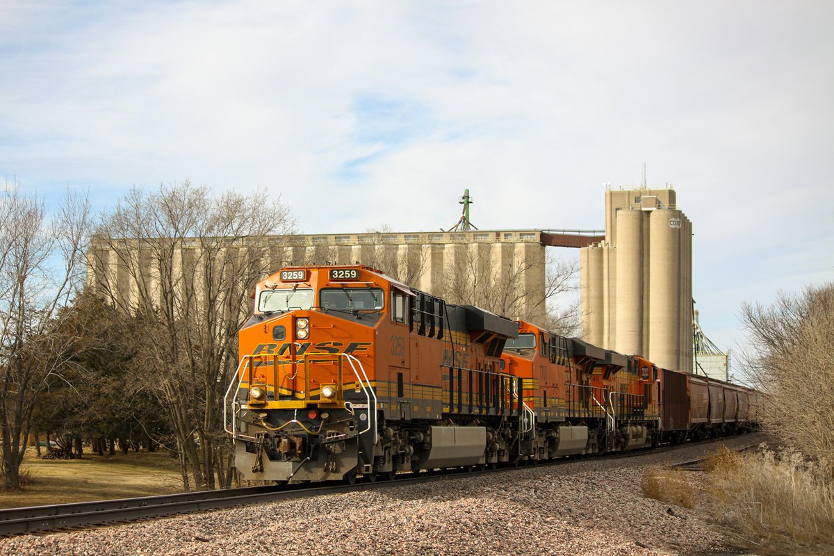 BNSFRailway's tweet photo. Harvest readiness takes more than capacity on paper. Customers need rail equipment deployed and prepared to move.
 
With a robust grain car fleet in place, including our shuttle equipment, which remained fully deployed throughout the summer,  we remain flexible to support customers as peak harvest season ramps up.  At BNSF, we’re focused on serving our customers through harvest and beyond.