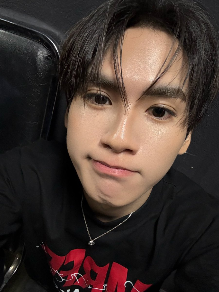 ttpwisha's tweet photo. i love everything abt patji. his voice, his acting, his personality, his music taste, his boba eyes, his pouty lips, his love and care for ryujin and everyone around him. he’s perfect, if anyone slightly disagrees, u can go and jump off the nearest cliff idgaf go d i e 🩷 https://t.co/rLLYfyXQ4t