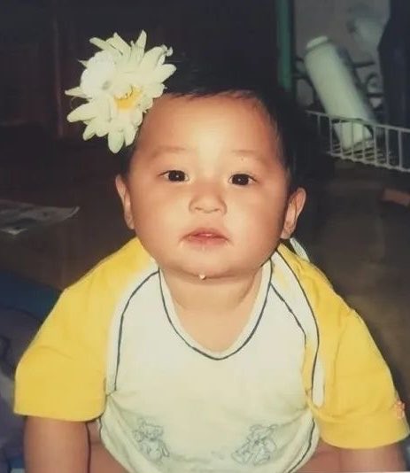 userlinoring's tweet photo. some cute baby minho’s stories i wanna share before his 28th birthday:

-minho would race with his grandpa who would be on his tractor so he’d lose every time and find his grandpa at their home drinking coffee

-he jumped into a lake to impress his mom and chipped his tooth instead

-after watching a drama he dressed up as the character and wore a hat hiding one of his eye, so when he went on a walk with his mom in that outfit, he fell into a vineyard 

- his grandpa would make a slope on the snow so his precious grandson can sled on it 😭💗

- he would ask his mom to pick him up from school when he was too scared after listening to horror stories

-he broke his grandma's wall accidentally (it was made of wood) 

- his neighbours had a dog which he was scared of, so in the morning when leaving for school, he would cutely pretend to forget something and bring his mom out with him

- after getting scolded on his birthday he ran away from home, and the bought a small slice of cake and tteokbokki with his pocket money and ate it on the sidwalk

- one time a cousin of his said something he didnt like so he threw himself on the floor 😭

- he would watch anime and then train hard to be stronger like the main characters near the warehouse next to their house

- he grew up around neighbourhood grandpas and grandmas and he was loved and doted on