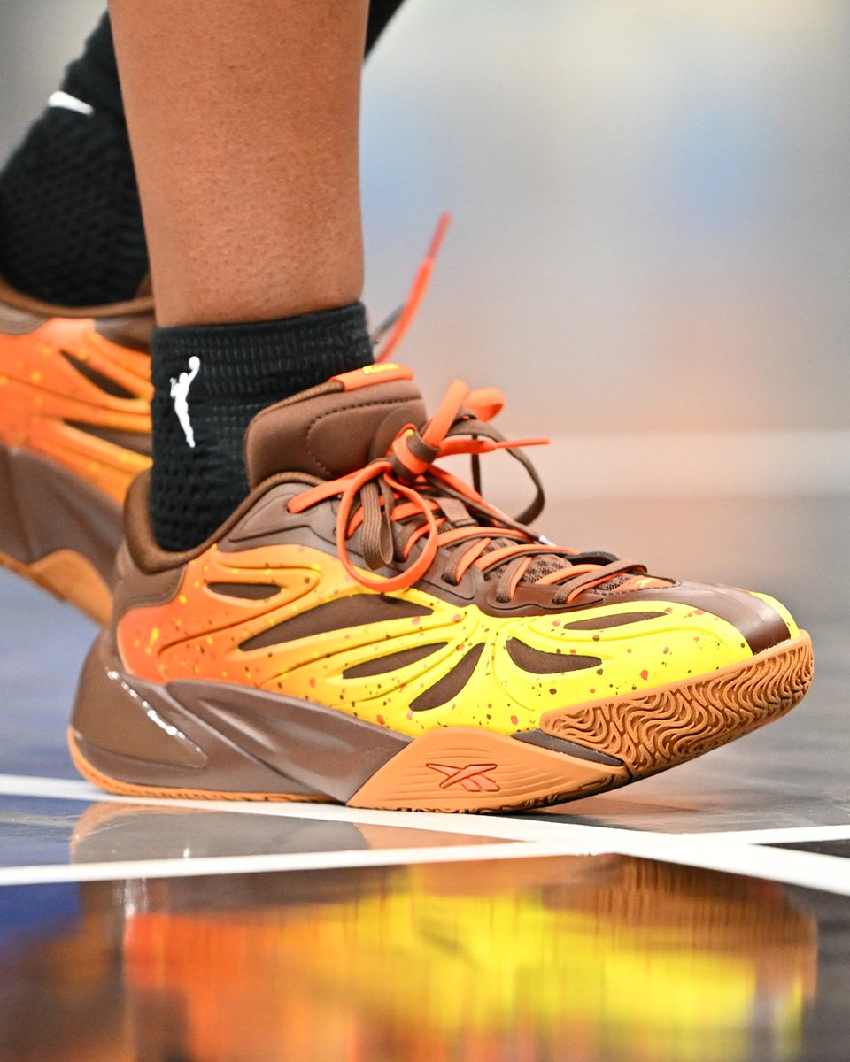 JustFreshKicks's tweet photo. Reese’s x Reebok Angel Reese 1 Drops October 20th 🔥🏀 @Reese10Angel https://t.co/DzHJEtxHye