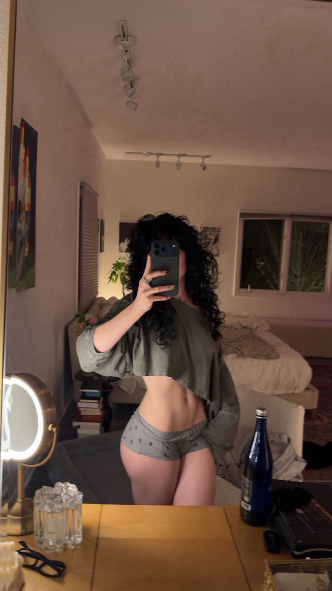 ameliewarren_x's tweet photo. glowing up slowly https://t.co/hdQg0qjMGk