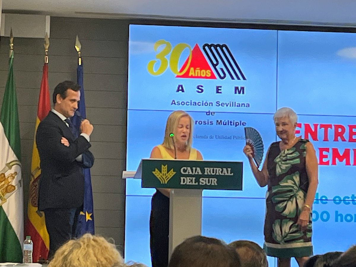 djavierreh's tweet photo. XXX Aniversario @ASEM_SEVILLA Acto de entrega de premios. Homenaje sorpresa a su alma mater y presidenta Águeda Alonso. TODA UNA VIDA dedicada a las personas que conviven con la #EsclerosisMultiple .De los reconocimientos más merecidos que conozco! https://t.co/KcgI6ozZHg