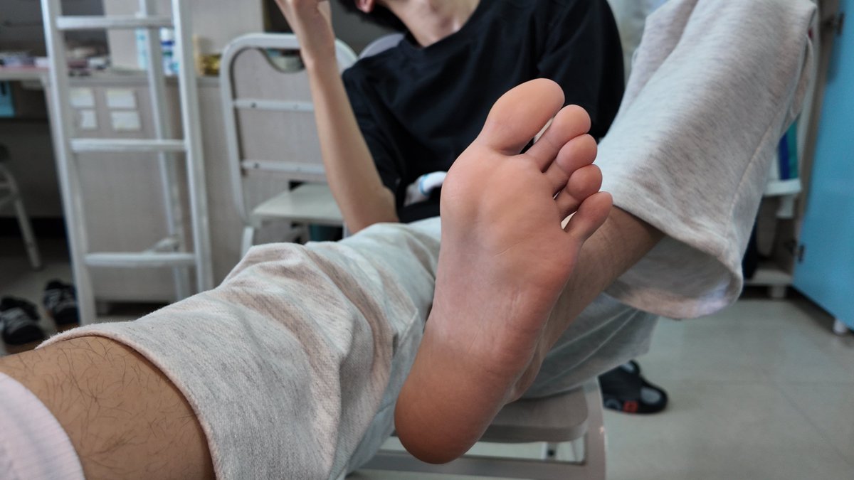 GraceYinQuan's tweet photo. hello #feet https://t.co/c4Tqzr4B91