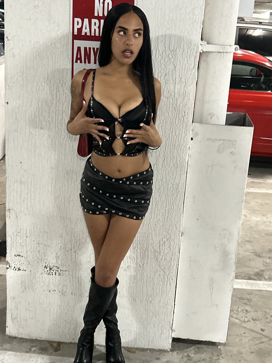 slimthugga217's tweet photo. These heels are so good for crushing 👠 pigs🙇🏻‍♂️🫴🏽

#FinDomBaddie #findomusa #findom #feetworshi̇p #feetcustoms #paypig https://t.co/wM6Eq344RX