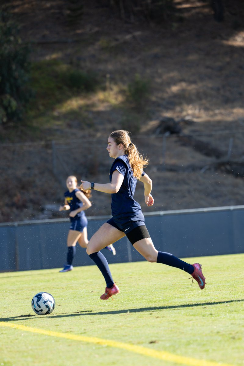 CalWSoc's tweet photo. 𝗘𝗬𝗘𝗦 𝗢𝗡 𝗧𝗛𝗘 𝗡𝗘𝗫𝗧 𝗢𝗡𝗘 👀🐻

#GoBears https://t.co/h1P9BzJlRe