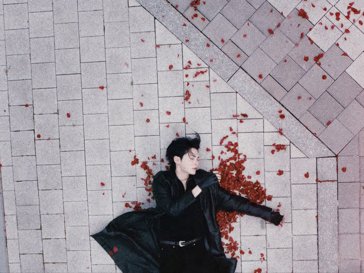 moongiboongi's tweet photo. “I embrace you, sharp and harsh as you are”

hanbin on his solo debut title UNDEAD, a poem https://t.co/FC1FdsIhtx