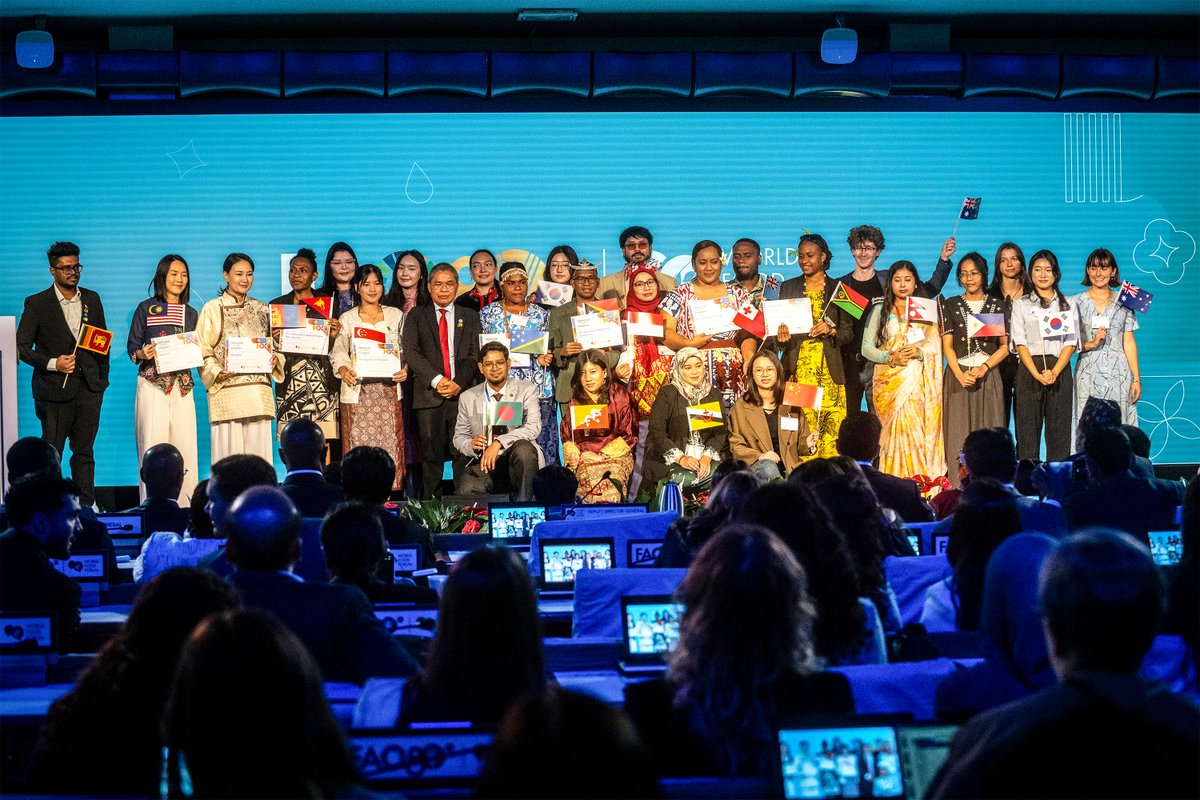 UNYouthAffairs's tweet photo. Young people are already shaping our agrifood systems 🌱 Speaking at the opening ceremony of the @World_FoodForum, ASG @felipepaullier emphasized that the future of agrifood systems depends on the choices and investments we make today. #YouthLead #WFF2026 @FAO https://t.co/xyqarWVnwF