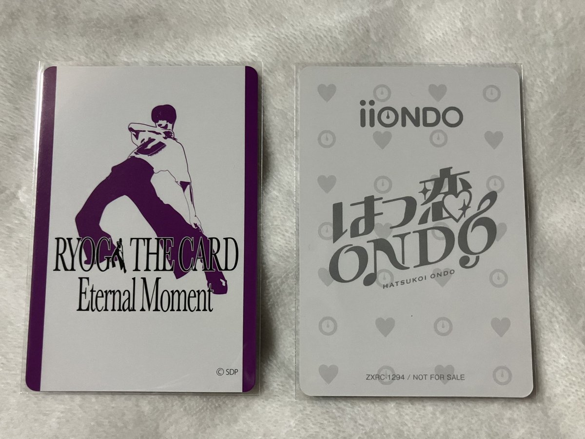 pyeeeeen_n's tweet photo. iiONDOのトレカ、いつも見慣れてるやつよりデカくね？でも何か知ってる大きさ…と思ったら、リョウガさんのトレカと大きさ一緒でした https://t.co/HGTb00Psbh