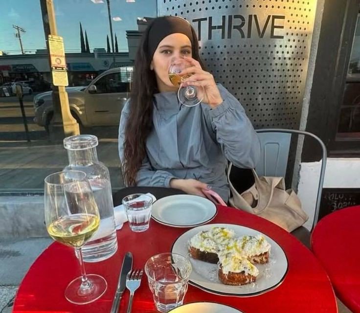 versaceschanel's tweet photo. got called an angel by a stranger and the devil by a relative bc life is all about balance https://t.co/msfigGZQjQ