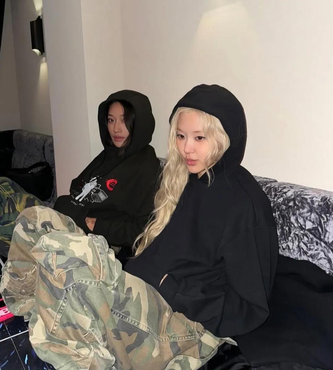 Rosiesdq's tweet photo. Have a great night❤️🤍 https://t.co/2C2zb9GgxG
