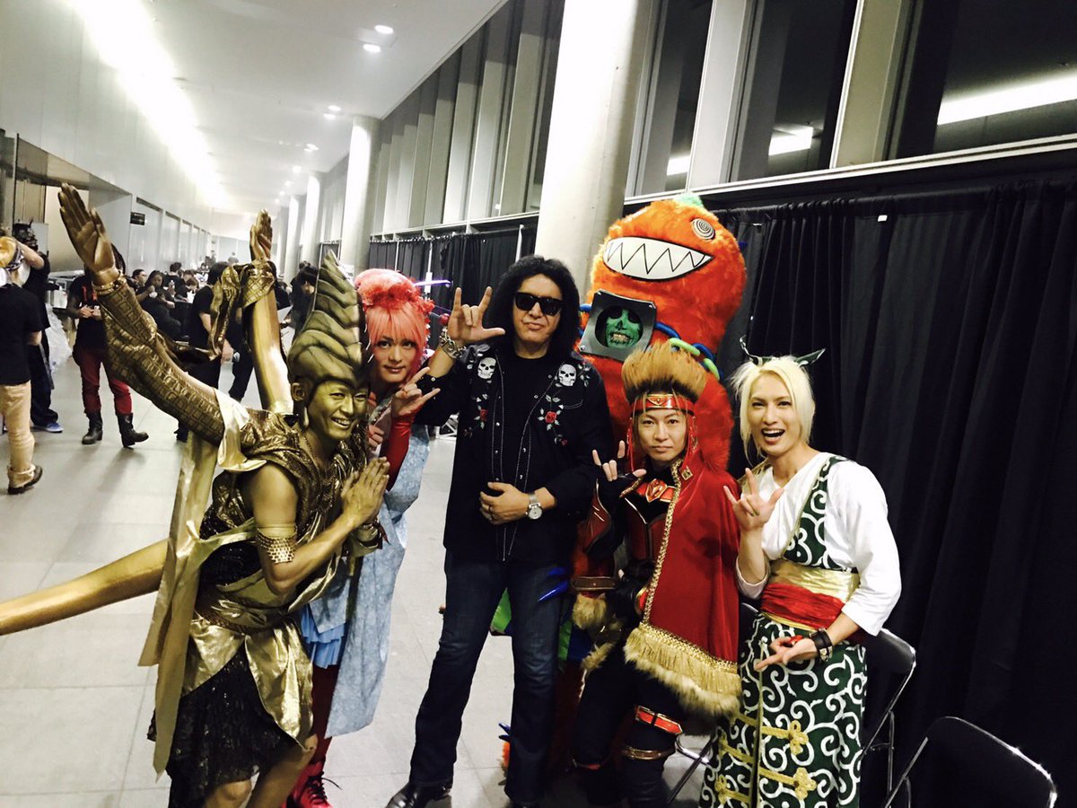 seek_bonshisya's tweet photo. VISUAL JAPAN SUMMIT
あの日から10年！！
KISSのGene Simmonsさんといっしょに。

#PsycholeCému
#サイコルシェイム https://t.co/oE1AfKmLa2