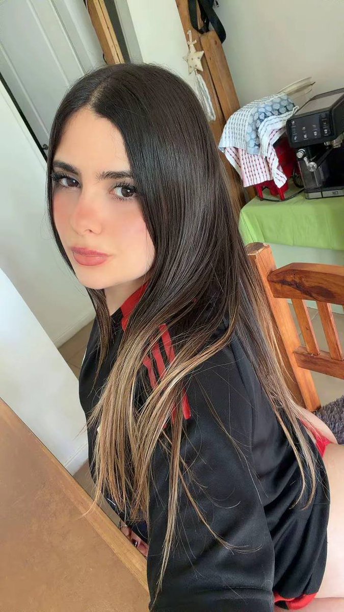 Florchubaby's tweet photo. Buen díaaa, hermosa mañana verdad? 🤭🤭
 Hoy es miércoles y juega River ❤ https://t.co/v2gZ2tE9LM