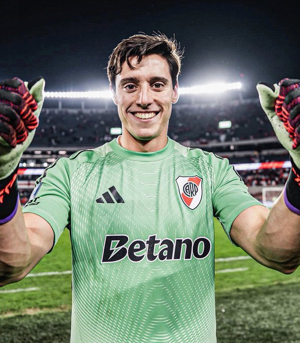 Perla_Londres's tweet photo. 🚨🇮🇹 La Fiorentina ya INICIÓ CONTACTOS por Santiago Beltrán

💰 El Millonario pediría al menos U$S 20M
✍️ David De Gea terminará su contrato en 8 meses
⚖️ Juventus, Inter y otros clubes de la Premier League también están interesados

[@CorSport 🥈] https://t.co/SNSMkfIGuo