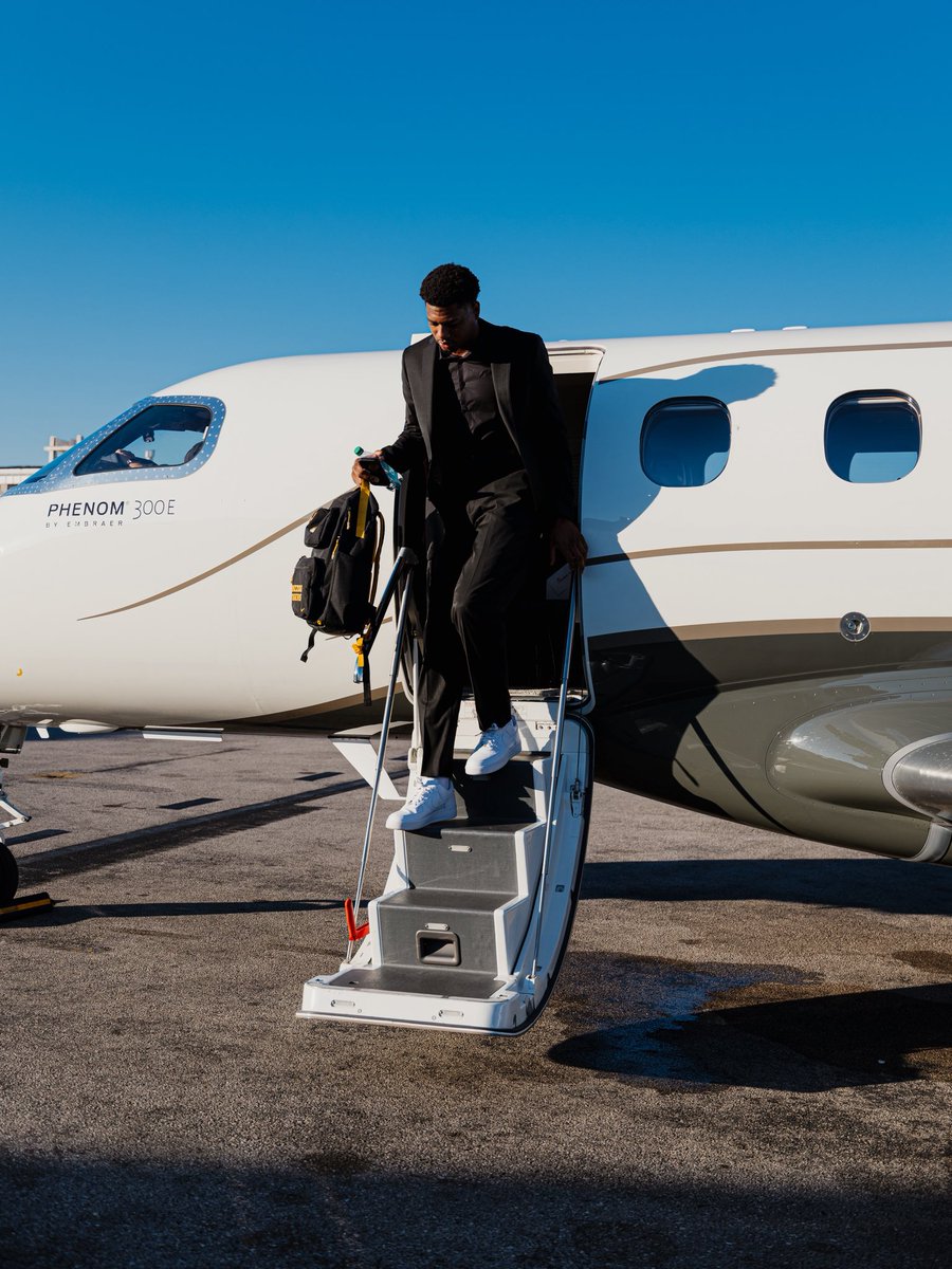 MizzouHoops's tweet photo. Next stop: SEC Media Day

#FlyCOU // #MIZ 🐯 https://t.co/iFldT2SjnA