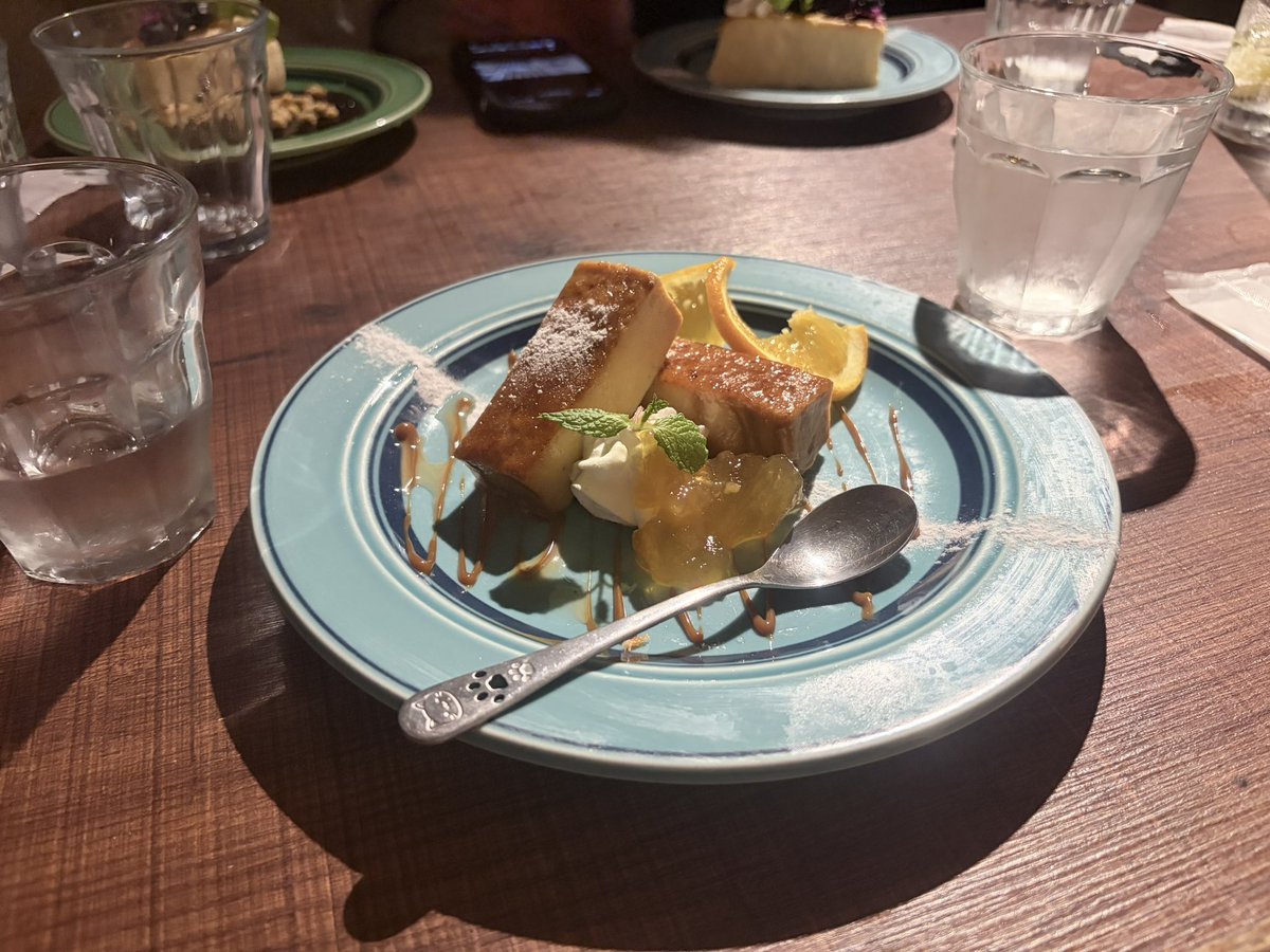 sio_chan01's tweet photo. このカタラーナめちゃくちゃ美味しかった🍰 https://t.co/e8IDUAqDAr