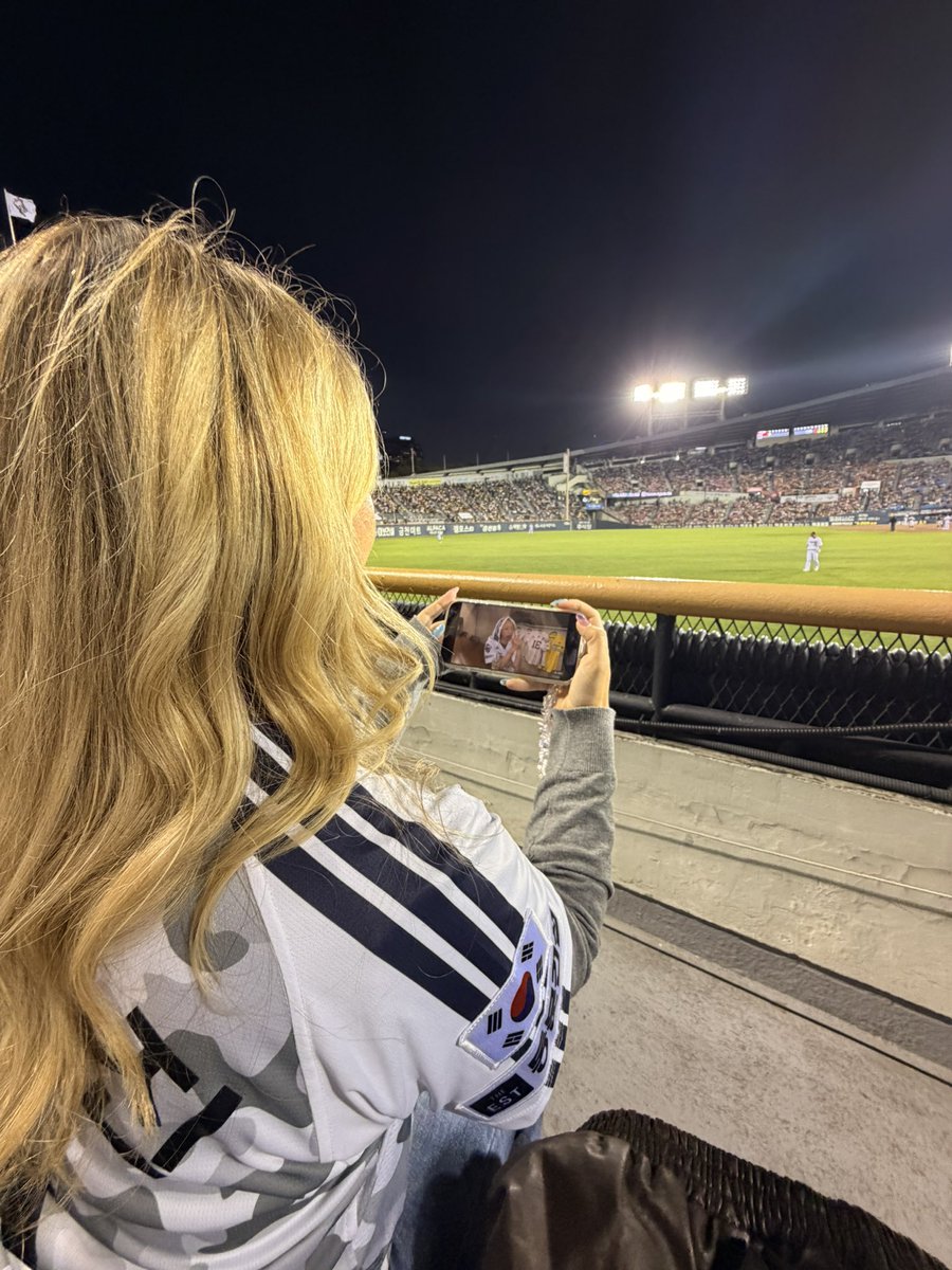 fixvityy's tweet photo. POV: you have a Doosan game at 6:30 and a Wonjin live also at 6:30 https://t.co/ekpaN8tFVn