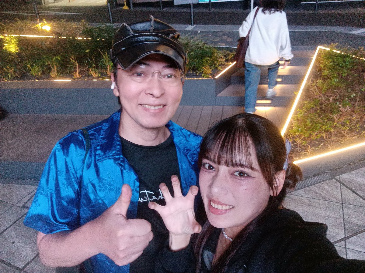 tanisiou's tweet photo. 今日は渋谷で路上ライブ💜
本当にしみる歌声💜💜💜 https://t.co/0nKOZC4PTa