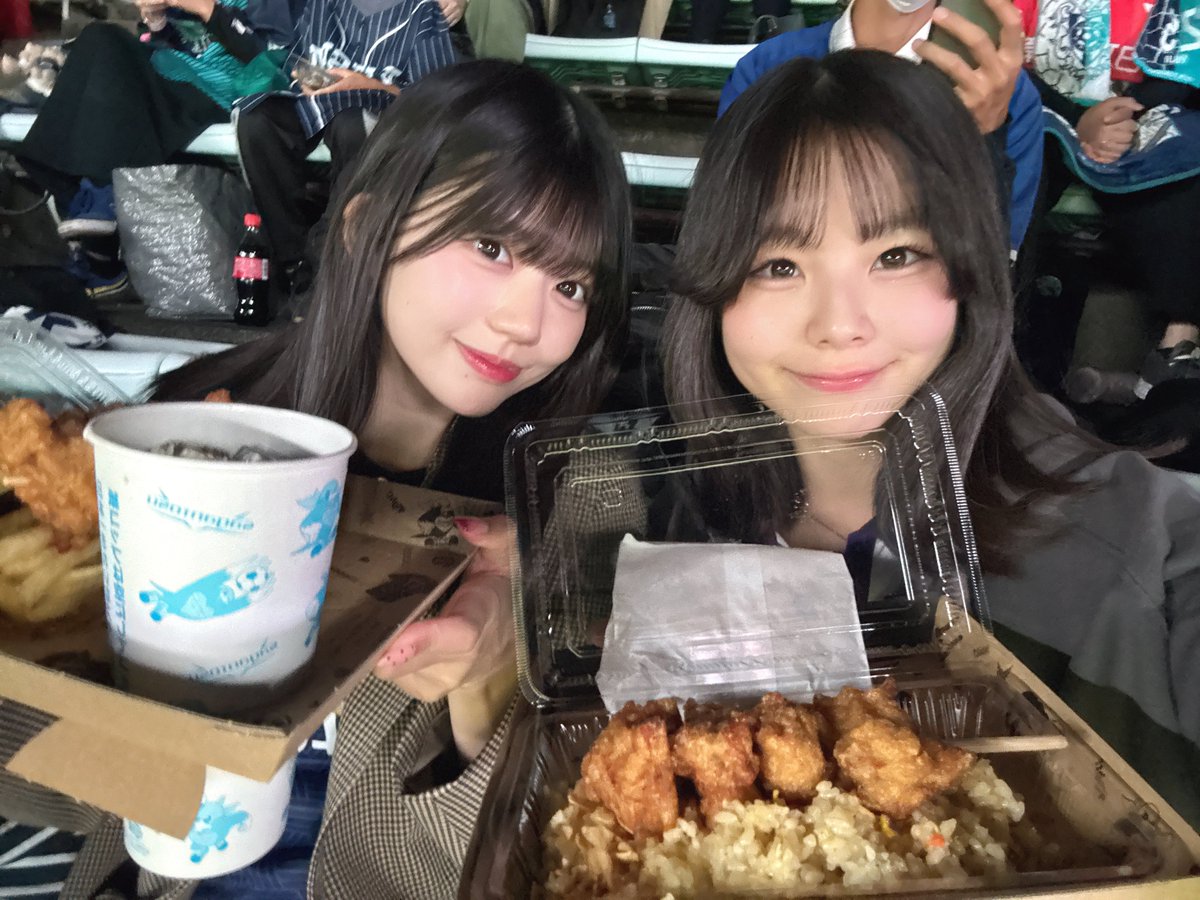 yuka_20_11's tweet photo. #サガン鳥栖 対 #アビスパ福岡 の九州ダービーを見に行きました🐝

初めて駅前不動産スタジアムまで足を運びました⚽️💨

九州ダービーどちらのサポーターの方もとても気合いが入ってました💪🏻
私もすごく始まる前からワクワクでした( ¨̮ )

また、どこかアウェイ戦も見に行きたいな!! https://t.co/Bd2PGS8H3J